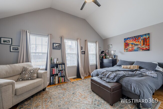 Building Photo - 1438 W Cortez St