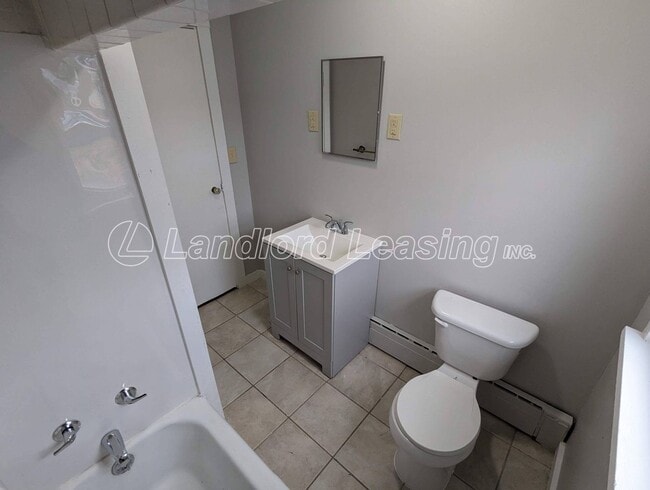 Building Photo - Spacious 3-Bedroom Home with 2-Car Garage ...