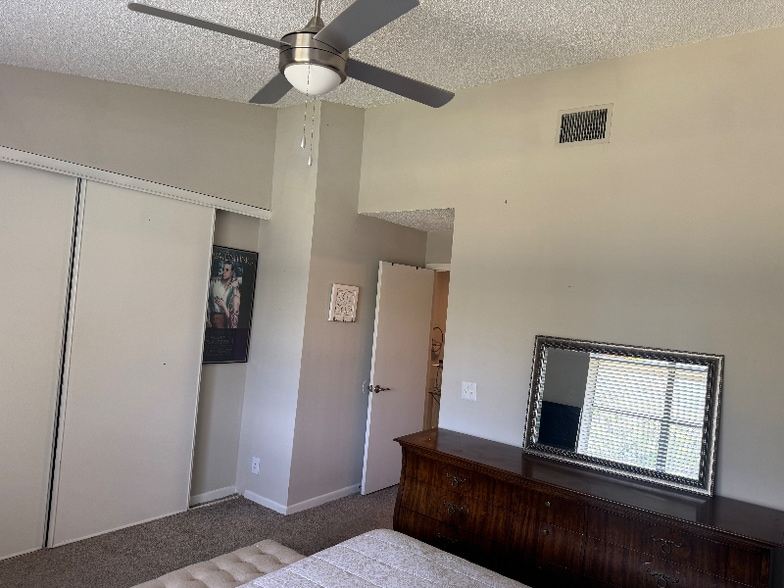 Building Photo - 1840 Linton Lake Dr