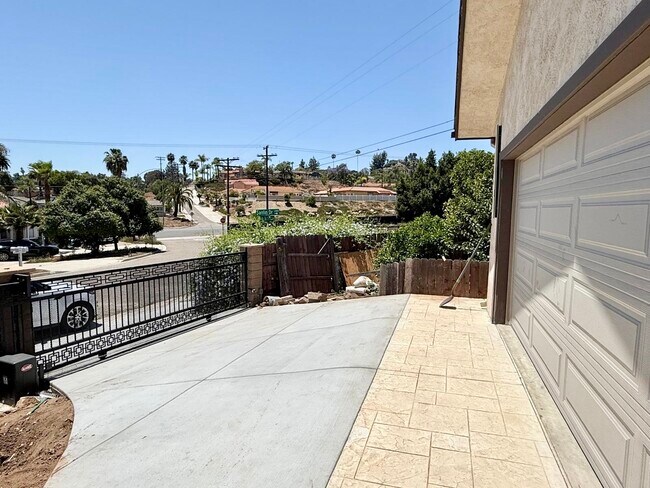 Building Photo - 1522-30 Falda Del Cerro Ct