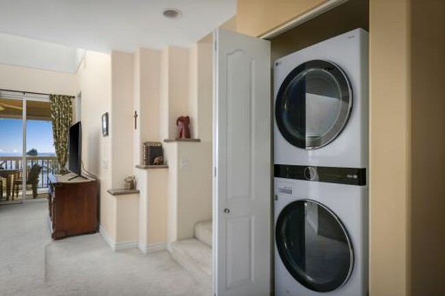 Building Photo - Alii Cove - Furnished 2 Bedroom + Den / 2 ...
