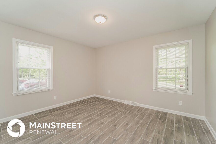 Building Photo - 5815 Mallard Dr S