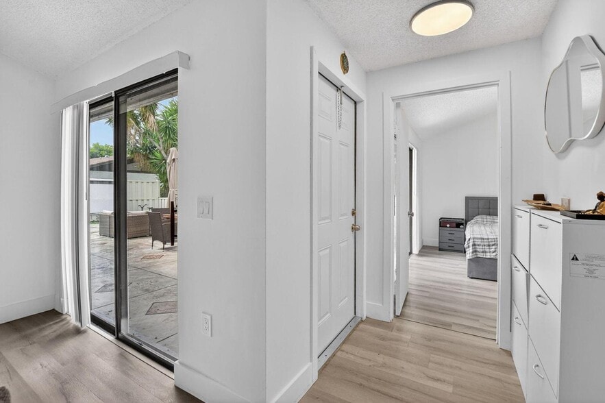 Building Photo - 9903 Boca Gardens Trl