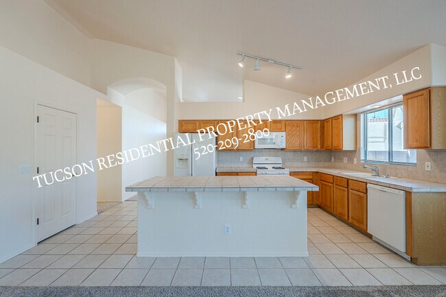 Building Photo - 11174 N Sand Pointe Dr