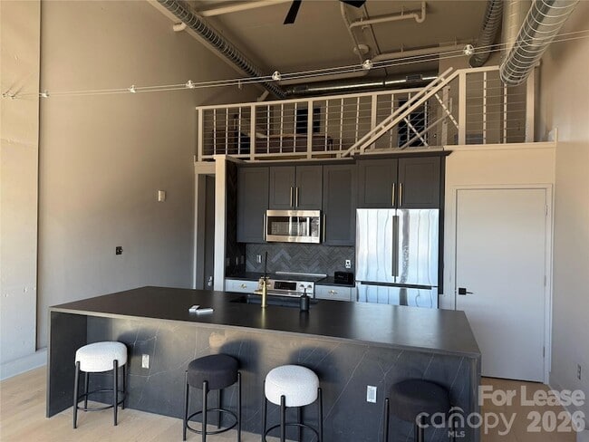 Building Photo - 715 N Graham St