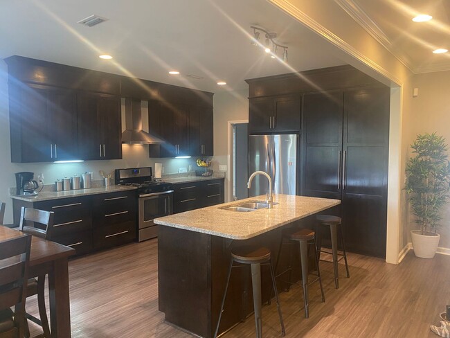 Building Photo - Beautiful 4 BR 2 bath in Prospect Ridge area