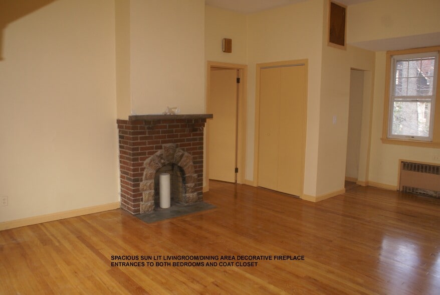 Building Photo - 563 Art Ln