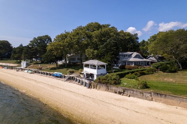 Building Photo - 912 Peconic Bay Blvd