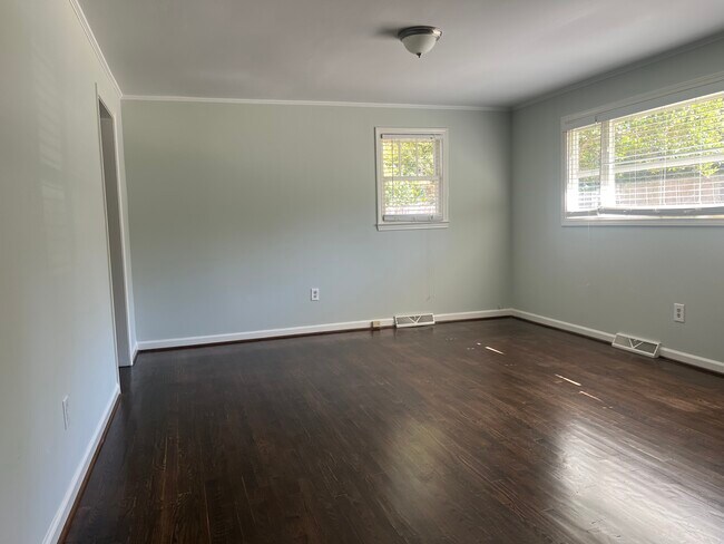 Building Photo - 12a Amherst Ave