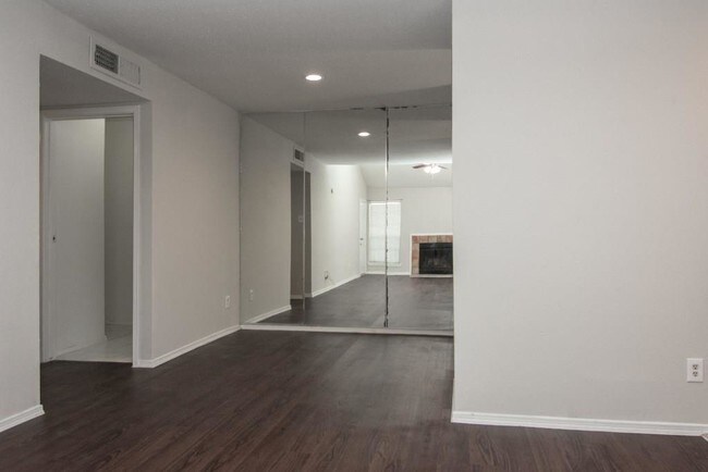 Building Photo - 12500 Sandpiper Dr