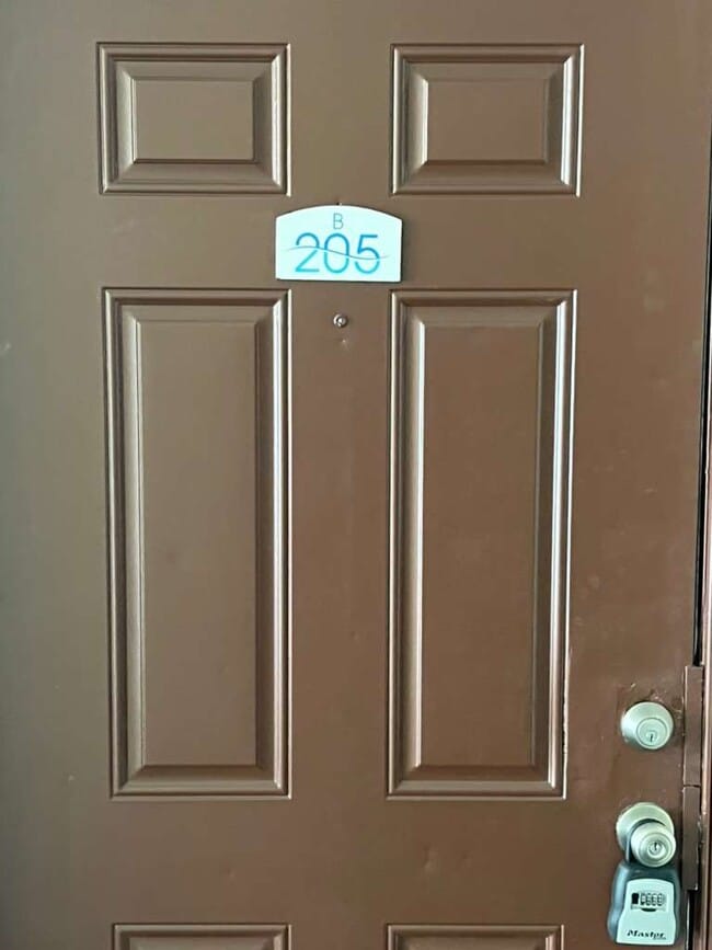 Building Photo - 15225 NE 6th Ave