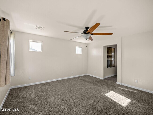 Building Photo - 561 Issa Circle