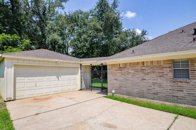 Building Photo - 2554 Hodges Bend Cir