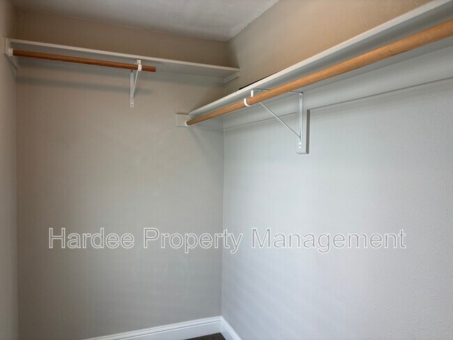 Building Photo - 113 W Braemere Rd