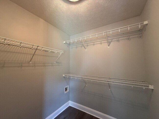Building Photo - Spacious 3 bedroom, 2 bath house near GM, Magna, and Industrial Park.