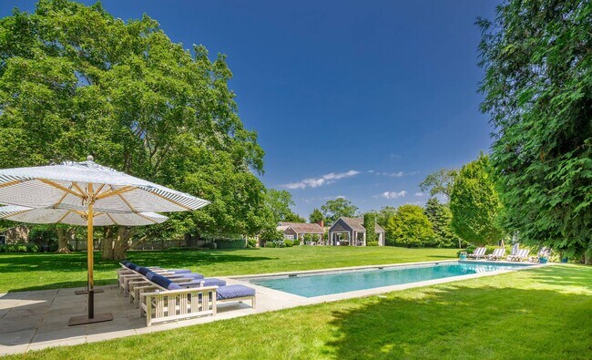 Primary Photo - 265 Mecox Road