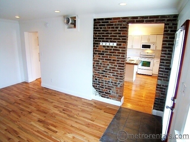 Building Photo - 654 City Park Ave