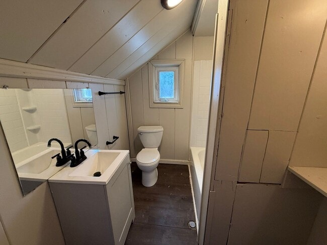 Building Photo - Renovated 3-Bedroom Home – We Welcome Sect...