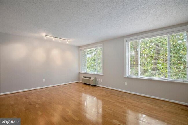 Building Photo - 1730 Arlington Blvd