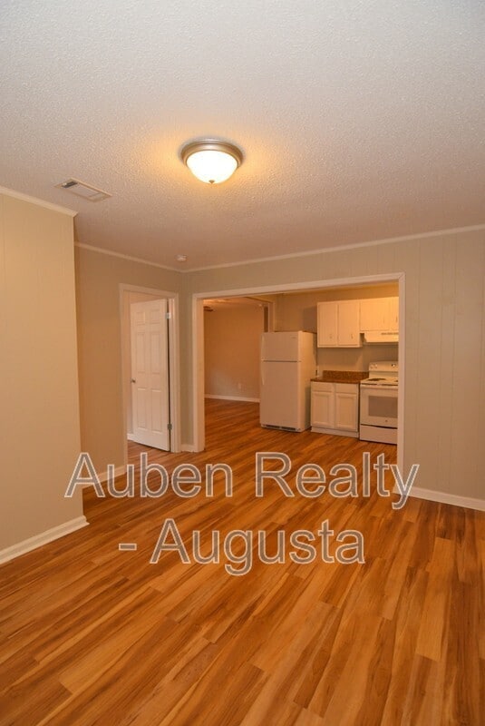 Building Photo - 1928 Wylie Dr