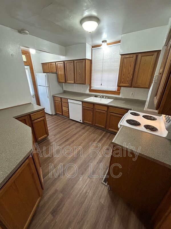 Building Photo - 5300 Harrison St