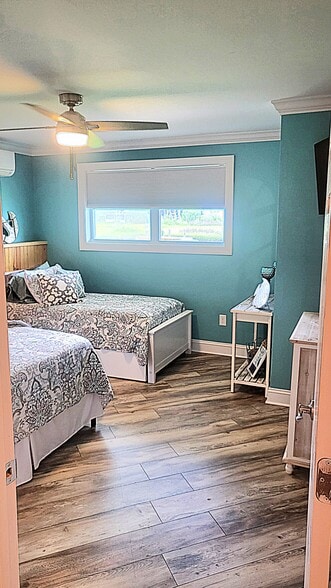 Queen bed, Twin bed with trundle, dresser, smart tv - 109 Cedar Ln