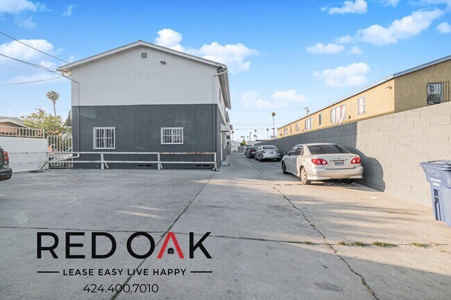 Building Photo - 850 W 83rd St