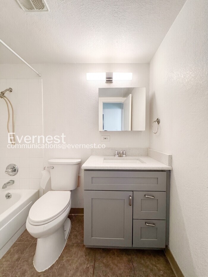 Building Photo - 3047 W 47th Ave
