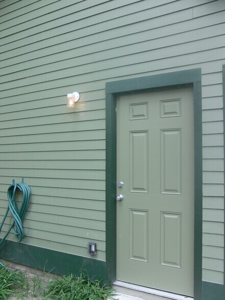 Building Photo - 1703 Oxford St