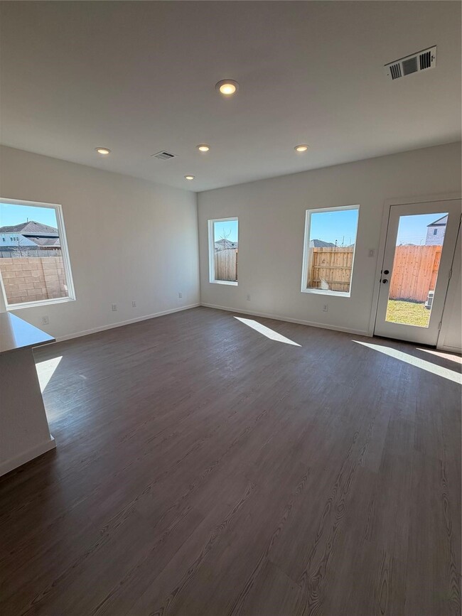 Building Photo - 2226 Salinas Dr