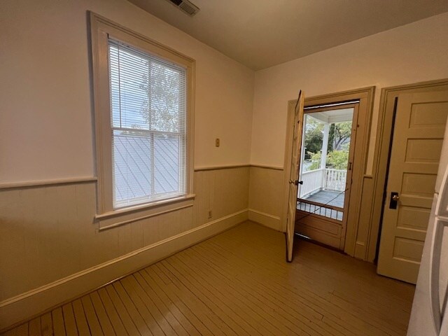 Building Photo - 325 S 6th St