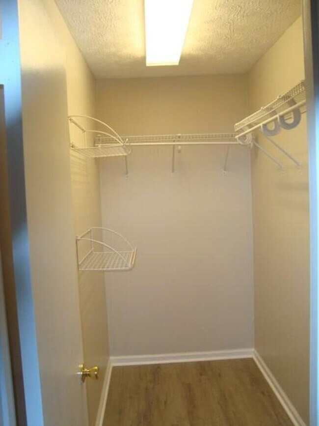 Building Photo - Charming Three Bedroom home available in Phenix City Al!