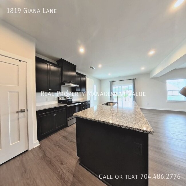 Building Photo - 1819 Giana Ln