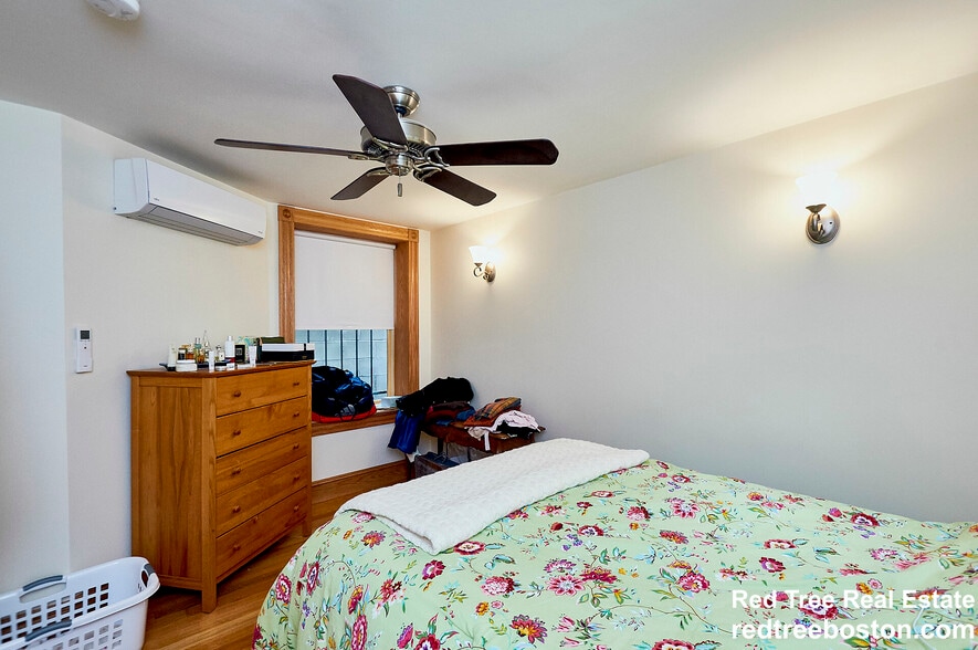 Building Photo - 14 S Russell St