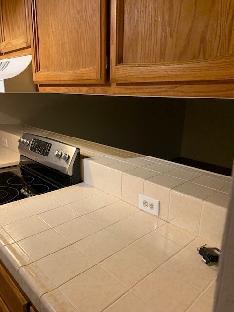 kitchen counter - 2845 Idlewild Dr