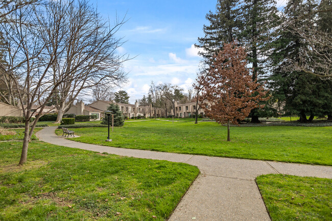 Building Photo - Charming 3-Bedroom Townhome near East Sacr...