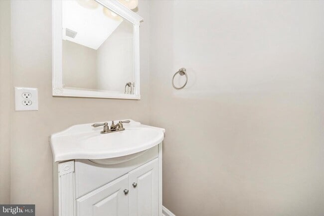 Building Photo - 103 Savannah Ct