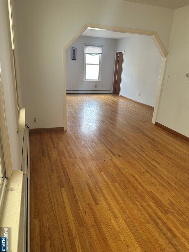 Building Photo - 404 N 3rd St