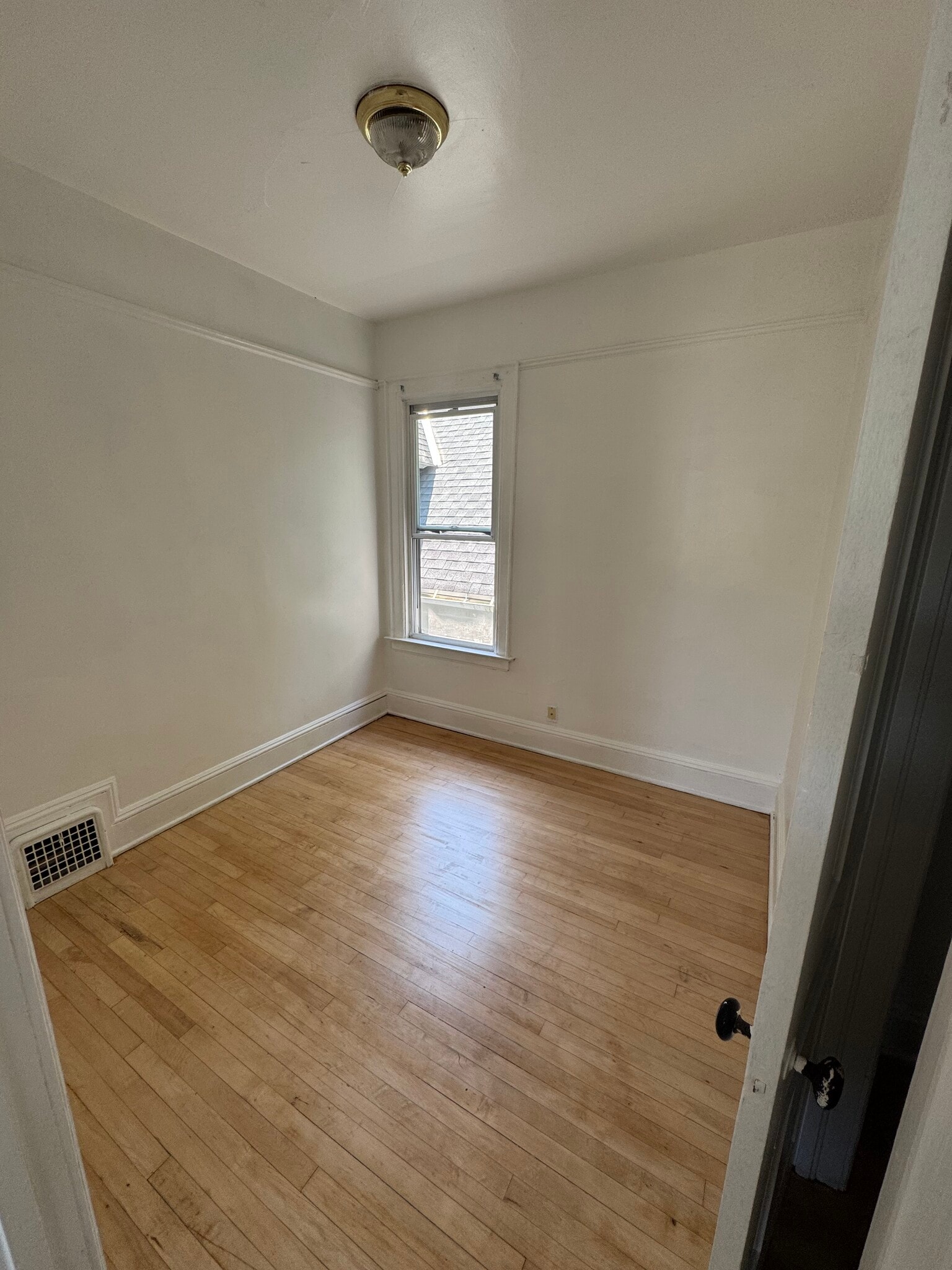 Building Photo - 1712 E Park Pl