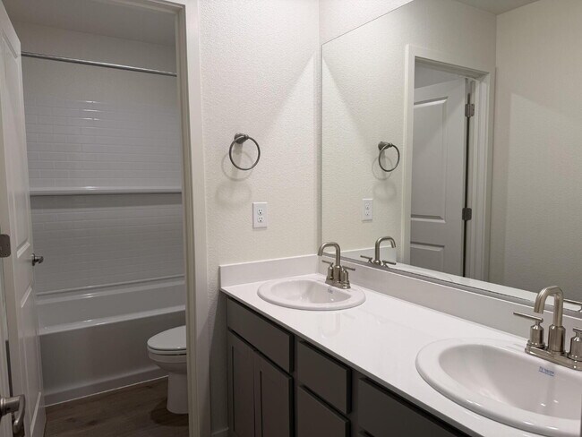 Building Photo - Brand New DR Horton Home Close to UNR!
