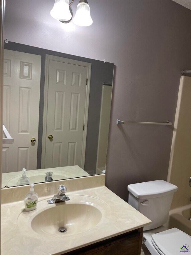 Building Photo - 104 Williamsburg Ave