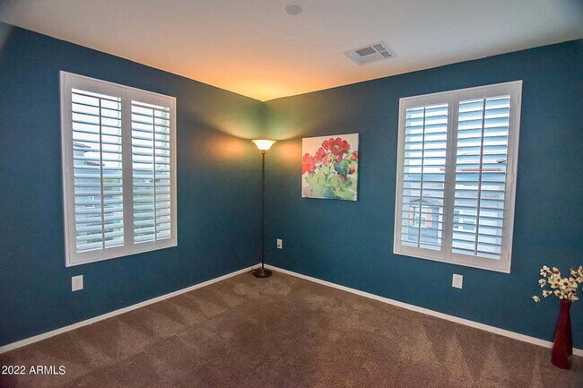 Building Photo - 2362 E Huntington Dr
