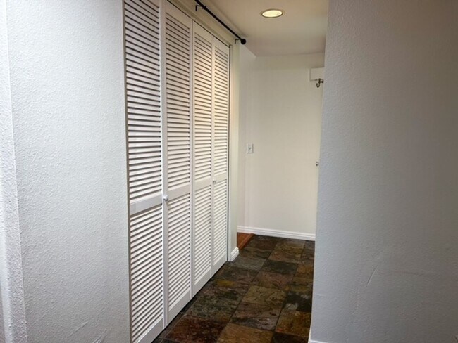 Building Photo - 3 Bedroom + 2.5 Bathroom Condo | Ralston Village Community | Ventura | Unfurnished