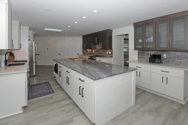 Building Photo - 8560 Heron Lagoon Cir