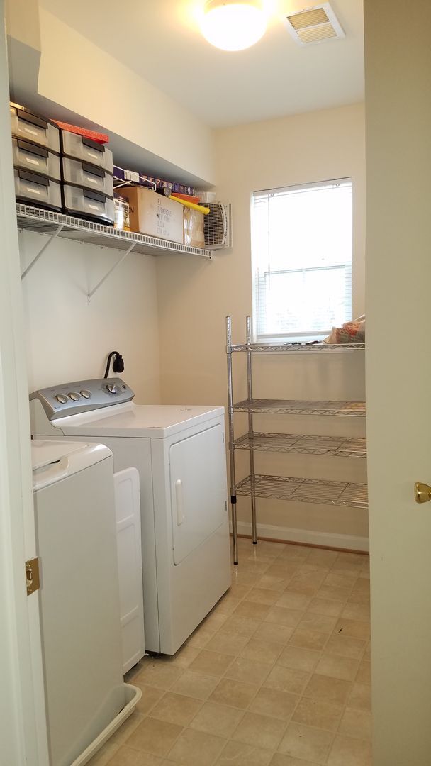 Building Photo - 3 Level *END UNIT* townhouse in Frederick ...