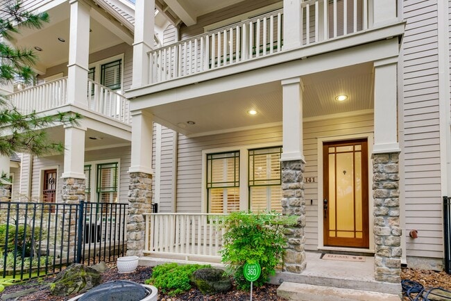 Building Photo - 1141 Louise St