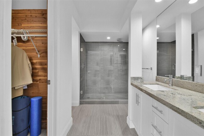 Building Photo - 4201 N Ocean Dr