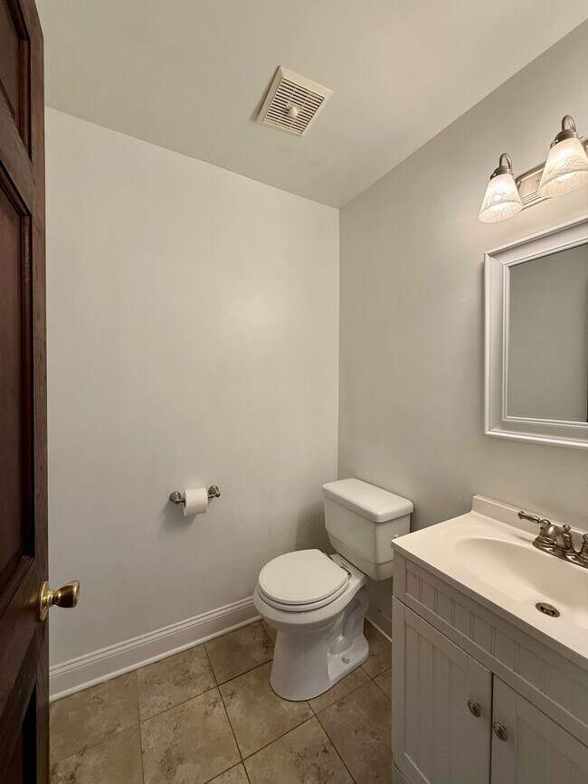 Building Photo - 28 Servan Ct