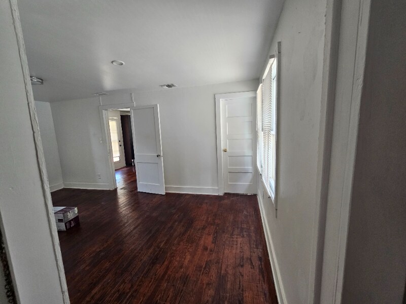 Building Photo - 1606 Ridgewood Ave