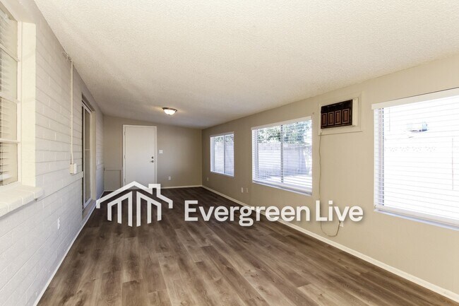 Building Photo - 3308 W Cactus Wren Dr